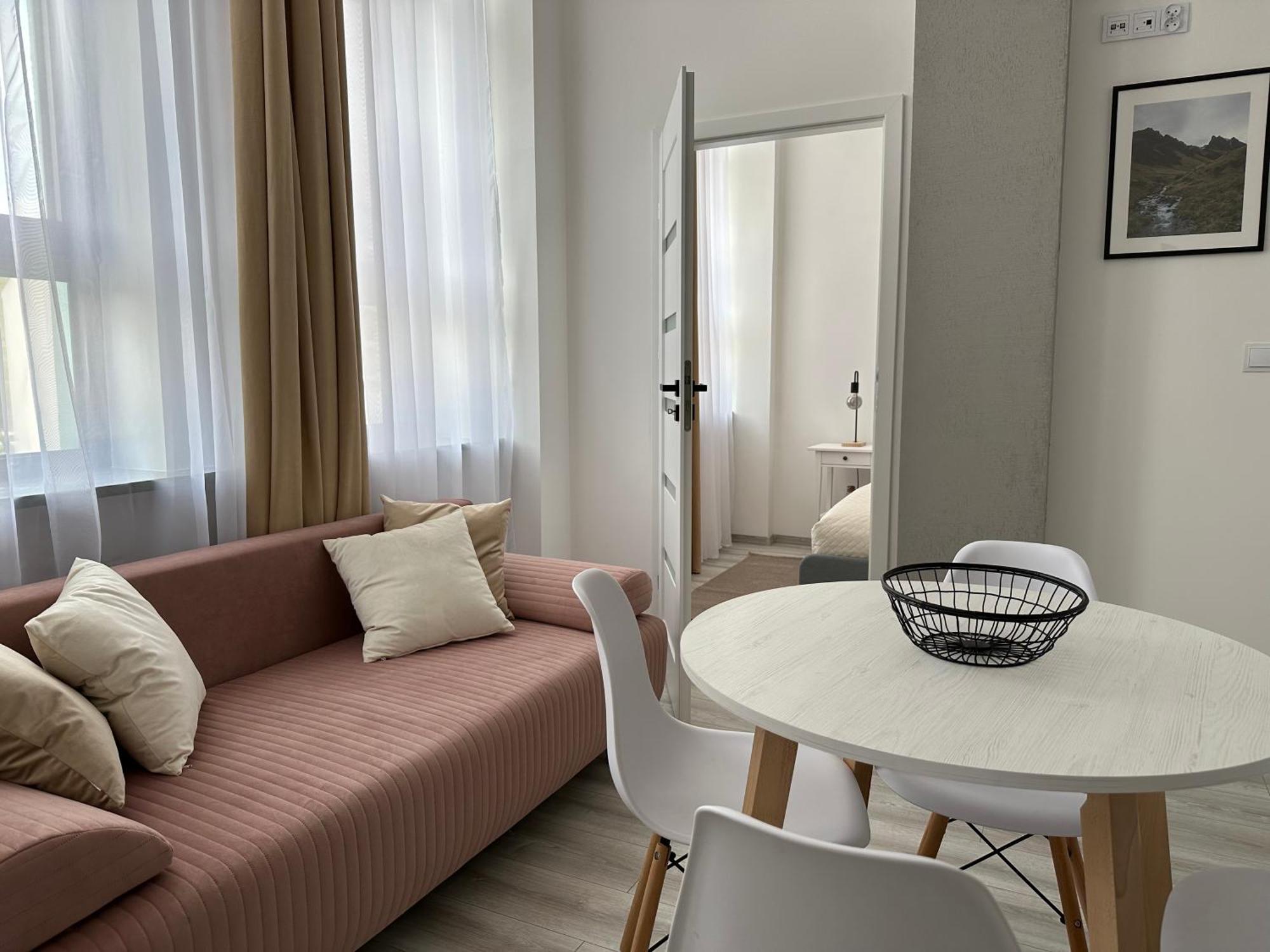 Apartamenty Przy Deptaku 슈비노우이스쳬 외부 사진